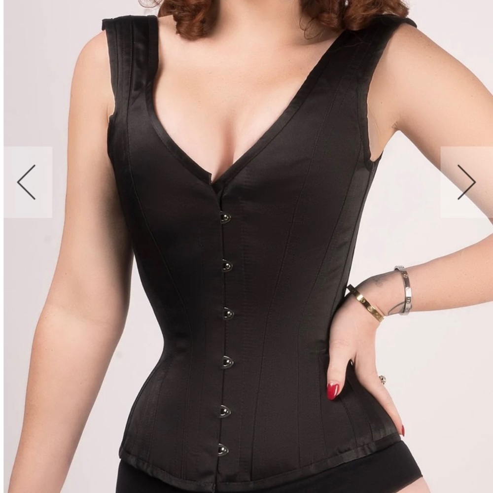 Corset Story black corset with straps
